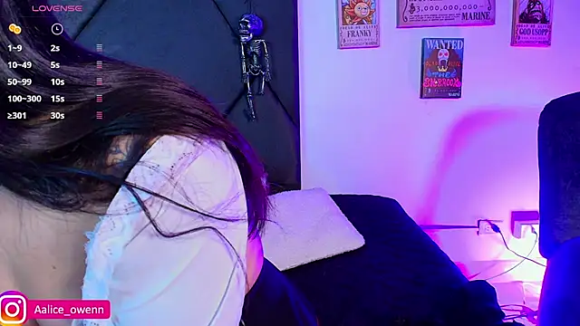 Snapshot of Aliceowenn chatting on October 2025 09:09:02 PM Aliceowenn online show from October 2025 09:09:02 PM