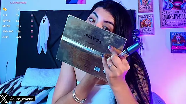 Snapshot of Aliceowenn chatting on October 2025 09:17:02 PM Aliceowenn online show from October 2025 09:17:02 PM