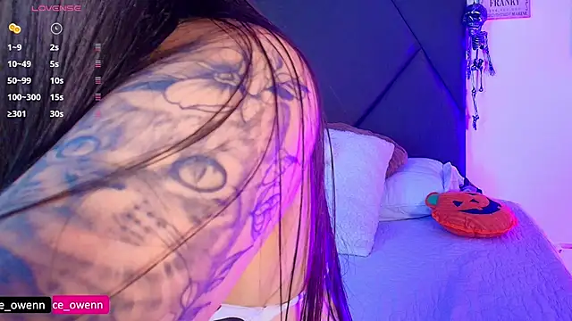 Snapshot of Aliceowenn chatting on November 2025 09:06:02 PM Aliceowenn online show from November 2025 09:06:02 PM