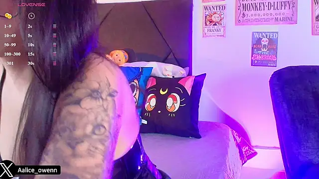 Snapshot of Aliceowenn chatting on February 2026 11:03:02 PM Aliceowenn online show from February 2026 11:03:02 PM