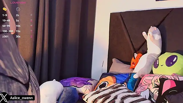 Snapshot of Aliceowenn chatting on March 2026 11:07:02 PM Aliceowenn online show from March 2026 11:07:02 PM