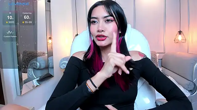 AzuraKindong online show from February 2025 10:21:01 PM