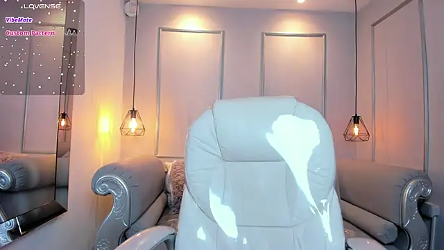 AzuraKindong online show from October 2025 07:05:01 PM