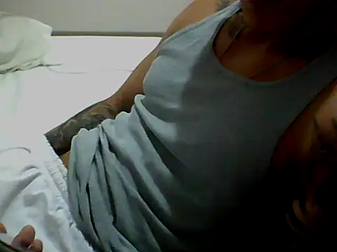 Snapshot of Skater29xx2 chatting on January 2025 11:22:02 PM Skater29xx2 online show from January 2025 11:22:02 PM