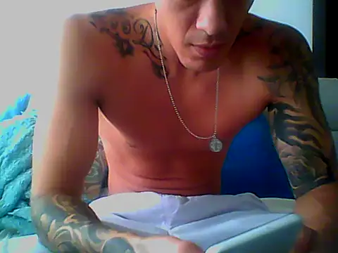 Snapshot of Skater29xx2 chatting on January 2025 05:48:01 PM Skater29xx2 online show from January 2025 05:48:01 PM