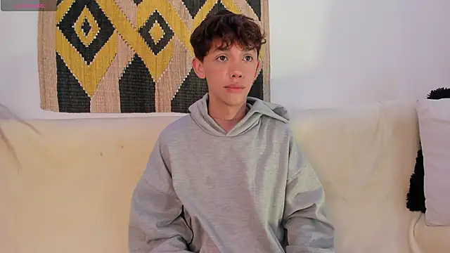 Snapshot of Tomy_Rox chatting on February 2025 11:43:01 PM Tomy Rox online show from February 2025 11:43:01 PM