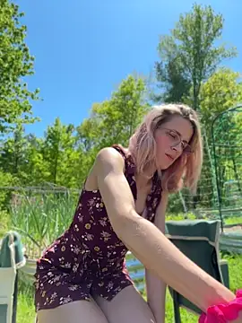 Snapshot of DanaeJustine chatting on May 2026 05:42:02 PM DanaeJustine online show from May 2026 05:42:02 PM