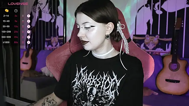 Snapshot of prettybones chatting on December 2024 12:27:01 PM prettybones online show from December 2024 12:27:01 PM