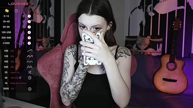 Snapshot of prettybones chatting on December 2024 11:29:01 AM prettybones online show from December 2024 11:29:01 AM