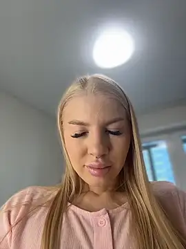 Snapshot of NewLale chatting on December 2025 03:22:01 AM NewLale online show from December 2025 03:22:01 AM