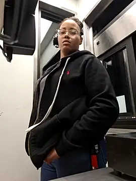 Snapshot of samone9 chatting on December 2024 11:05:02 PM samone9 online show from December 2024 11:05:02 PM