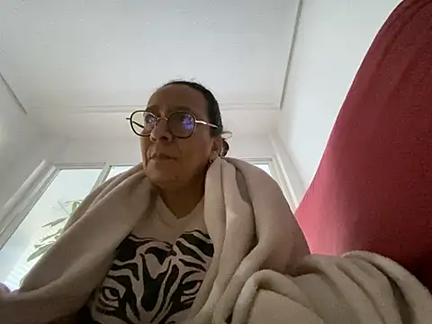 Snapshot of sweeviolet chatting on January 2025 08:31:01 AM sweeviolet online show from January 2025 08:31:01 AM