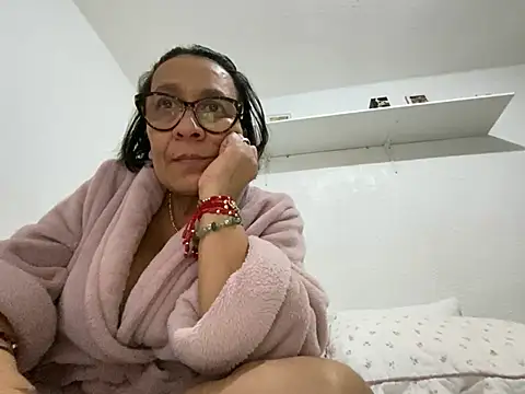 Snapshot of sweeviolet chatting on February 2026 04:37:02 PM sweeviolet online show from February 2026 04:37:02 PM