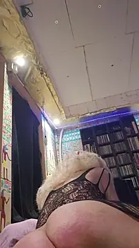 Snapshot of Toptransluder chatting on December 2025 04:00:02 AM Toptransluder online show from December 2025 04:00:02 AM