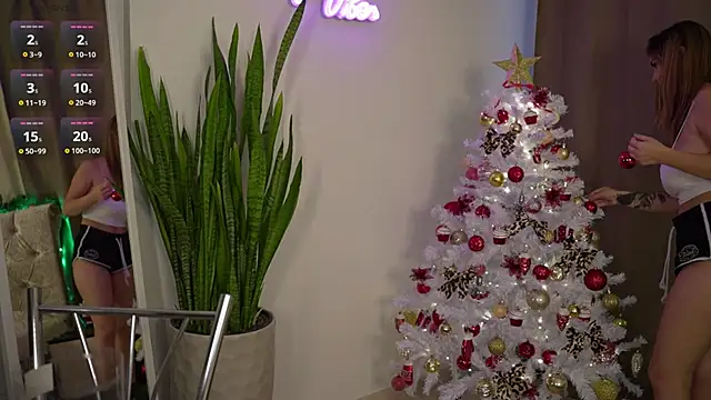 Snapshot of LindaWarners chatting on December 2024 05:42:01 AM LindaWarners online show from December 2024 05:42:01 AM