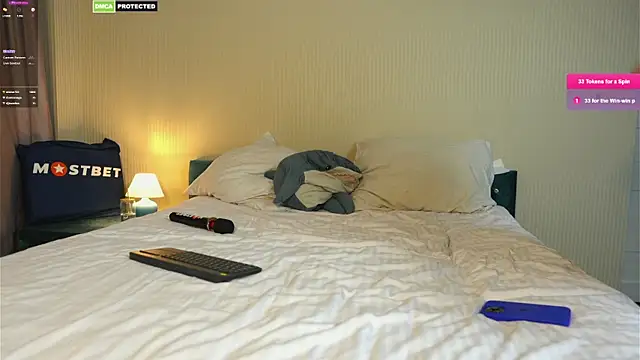 Snapshot of friendsurdreams chatting on December 2024 09:25:02 PM friendsurdreams online show from December 2024 09:25:02 PM