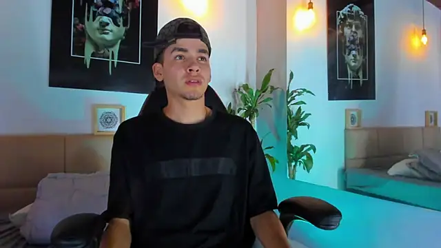 Mike 0233  online show from December 2024 01:19:02 PM