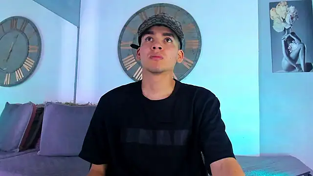 Mike 0233  online show from January 2025 04:01:02 AM