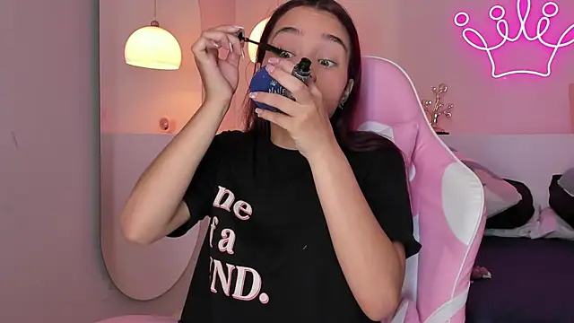 violeth hill online show from February 2025 04:06:01 AM