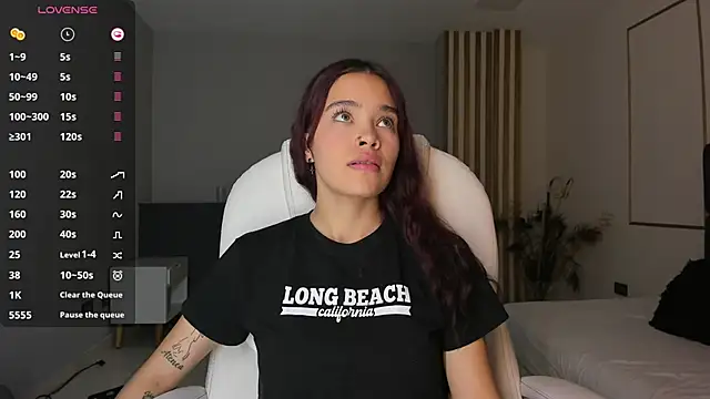 violeth hill online show from March 2025 05:33:01 PM