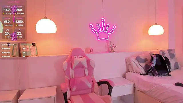 violeth hill online show from October 2025 07:19:02 PM