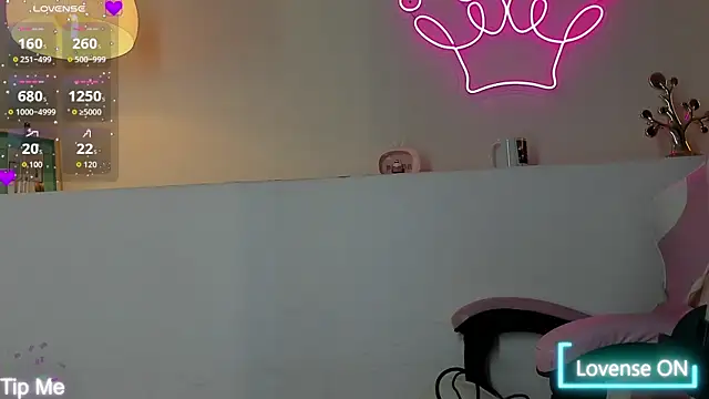 violeth hill online show from November 2025 05:56:02 PM