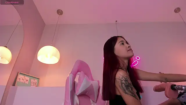 violeth hill online show from November 2025 07:46:02 PM