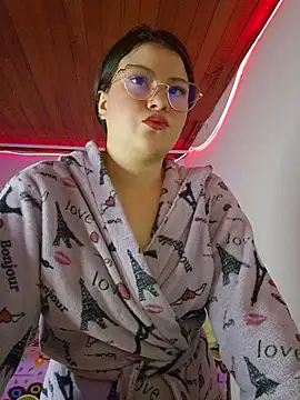 Snapshot of juli05star20 chatting on May 2026 10:37:01 PM juli05star20 online show from May 2026 10:37:01 PM
