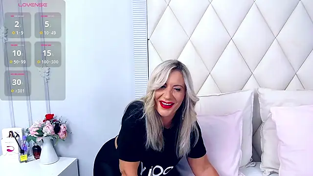 Snapshot of GinaBear chatting on September 2025 06:55:02 PM GinaBear online show from September 2025 06:55:02 PM