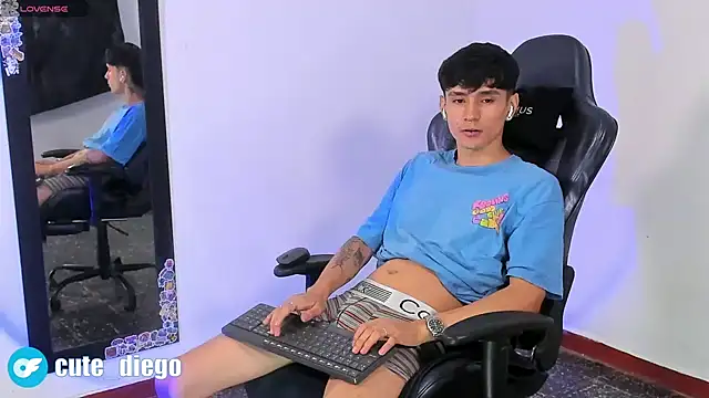 cute diego  online show from December 2024 11:19:02 PM