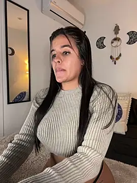 Snapshot of EmelyRogers chatting on March 2025 06:43:02 PM EmelyRogers online show from March 2025 06:43:02 PM