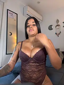 Snapshot of EmelyRogers chatting on October 2025 05:02:02 PM EmelyRogers online show from October 2025 05:02:02 PM