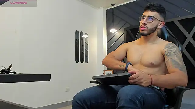 Liam Kleiin online show from November 2025 11:32:02 AM