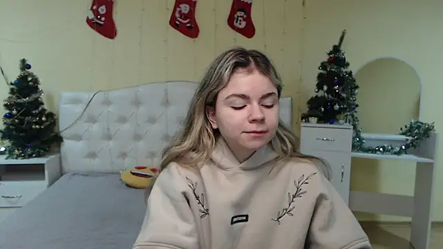 Snapshot of TinaRedly chatting on January 2025 06:47:02 AM TinaRedly online show from January 2025 06:47:02 AM