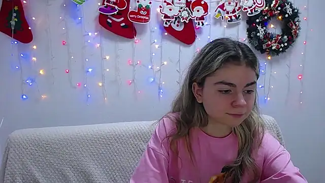 Snapshot of TinaRedly chatting on January 2025 09:44:02 PM TinaRedly online show from January 2025 09:44:02 PM