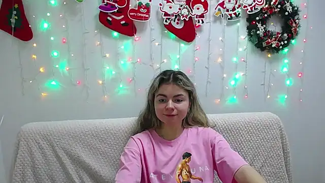 Snapshot of TinaRedly chatting on January 2025 12:46:01 AM TinaRedly online show from January 2025 12:46:01 AM