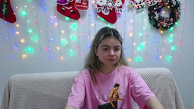 Snapshot of TinaRedly chatting on January 2025 03:47:01 AM TinaRedly online show from January 2025 03:47:01 AM