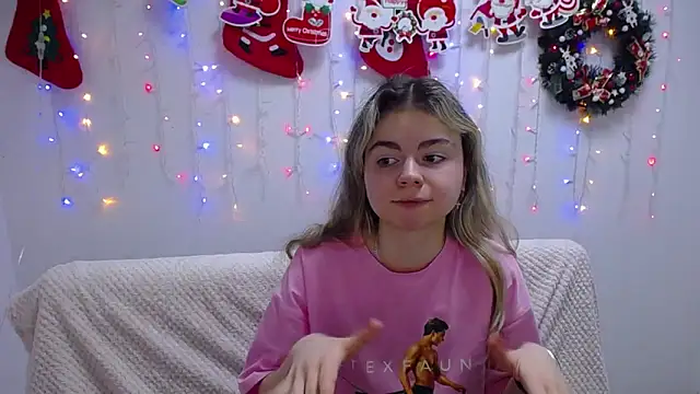 Snapshot of TinaRedly chatting on January 2025 09:37:01 PM TinaRedly online show from January 2025 09:37:01 PM