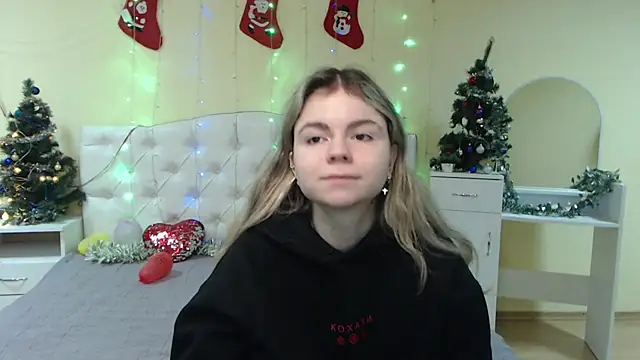 Snapshot of TinaRedly chatting on January 2025 06:38:01 PM TinaRedly online show from January 2025 06:38:01 PM