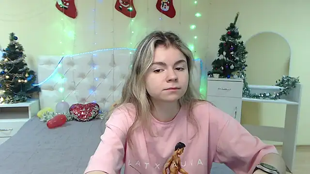 Snapshot of TinaRedly chatting on January 2025 09:42:01 PM TinaRedly online show from January 2025 09:42:01 PM