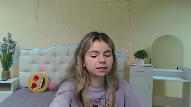 Snapshot of TinaRedly chatting on January 2025 09:41:01 PM TinaRedly online show from January 2025 09:41:01 PM