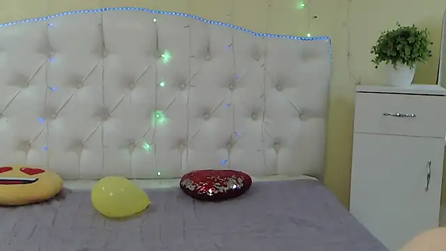 Snapshot of TinaRedly chatting on January 2025 09:53:02 PM TinaRedly online show from January 2025 09:53:02 PM