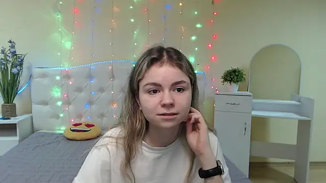 Snapshot of TinaRedly chatting on January 2025 12:57:02 AM TinaRedly online show from January 2025 12:57:02 AM