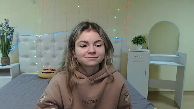 Snapshot of TinaRedly chatting on January 2025 03:59:01 AM TinaRedly online show from January 2025 03:59:01 AM