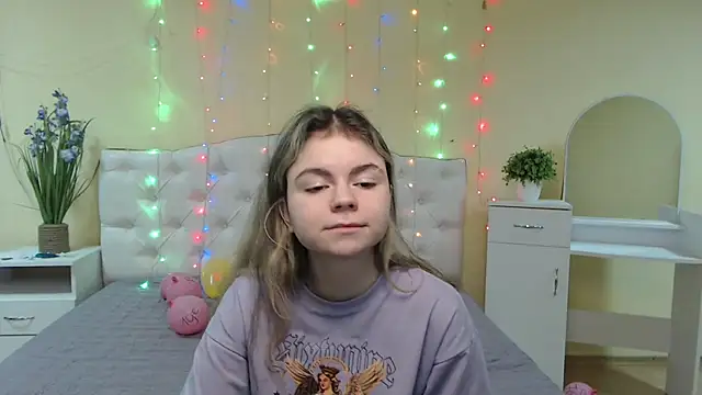 Snapshot of TinaRedly chatting on January 2025 01:02:02 PM TinaRedly online show from January 2025 01:02:02 PM