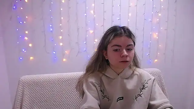 Snapshot of TinaRedly chatting on January 2025 06:06:01 PM TinaRedly online show from January 2025 06:06:01 PM