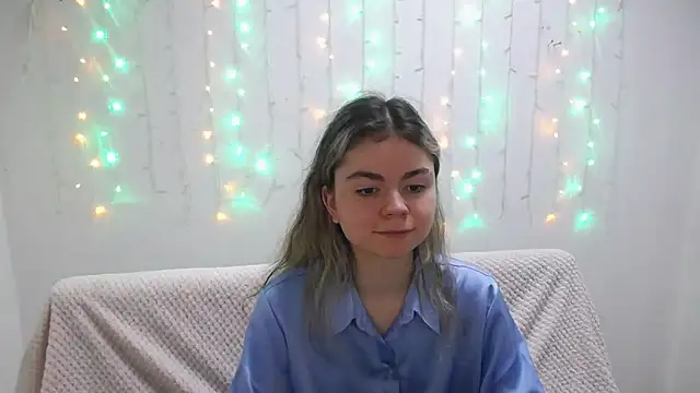 Snapshot of TinaRedly chatting on January 2025 12:12:01 AM TinaRedly online show from January 2025 12:12:01 AM