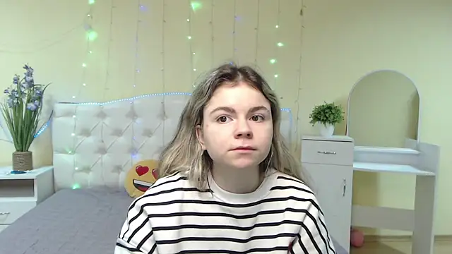 Snapshot of TinaRedly chatting on January 2025 09:55:02 PM TinaRedly online show from January 2025 09:55:02 PM