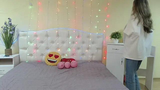 Snapshot of TinaRedly chatting on January 2025 12:57:02 AM TinaRedly online show from January 2025 12:57:02 AM