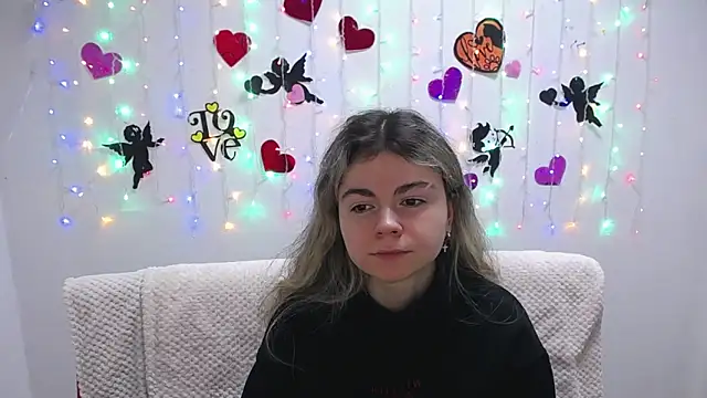 Snapshot of TinaRedly chatting on January 2025 06:32:02 PM TinaRedly online show from January 2025 06:32:02 PM